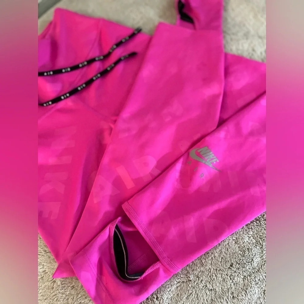 NWOT Women’s Nike graphic fire pink 7/8 workout leggings, size XS